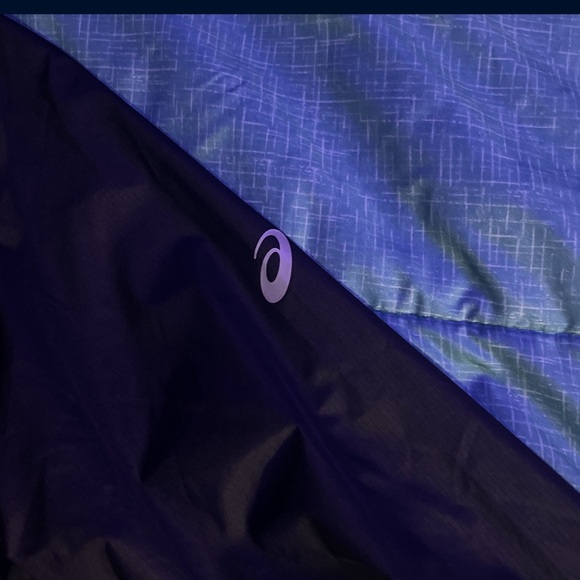 ASICS - Picture 2 of 3